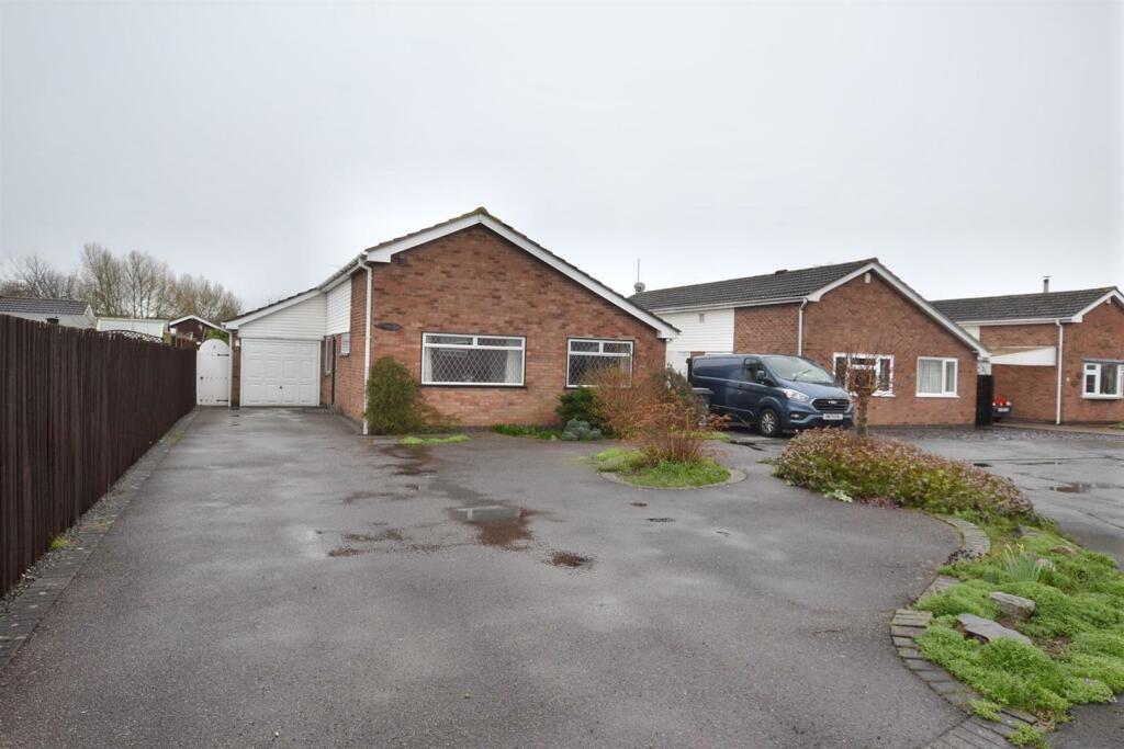 3 bedroom detached bungalow for sale in Hickling Drive, Sileby