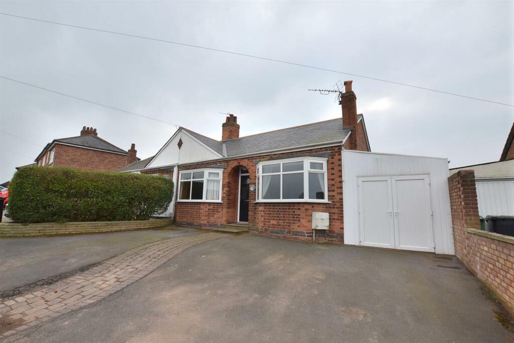 2 bedroom semidetached bungalow for sale in Ratcliffe Road, Sileby