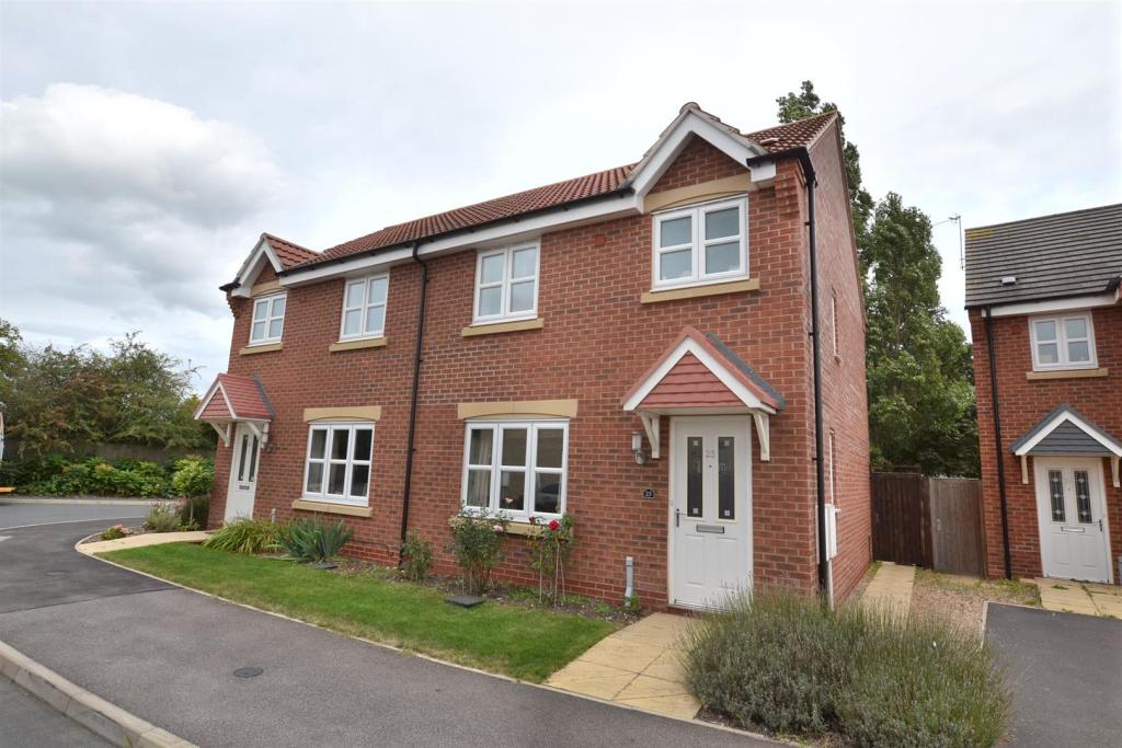 3 bedroom semidetached house for sale in Highreeds End, Sileby