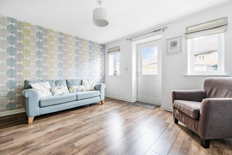 2 bedroom semidetached house for sale in Apsley Road, Horley, Surrey, RH6