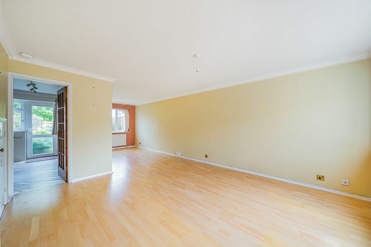 3 bedroom terraced house for sale in Willowhayne Drive, Waltonon