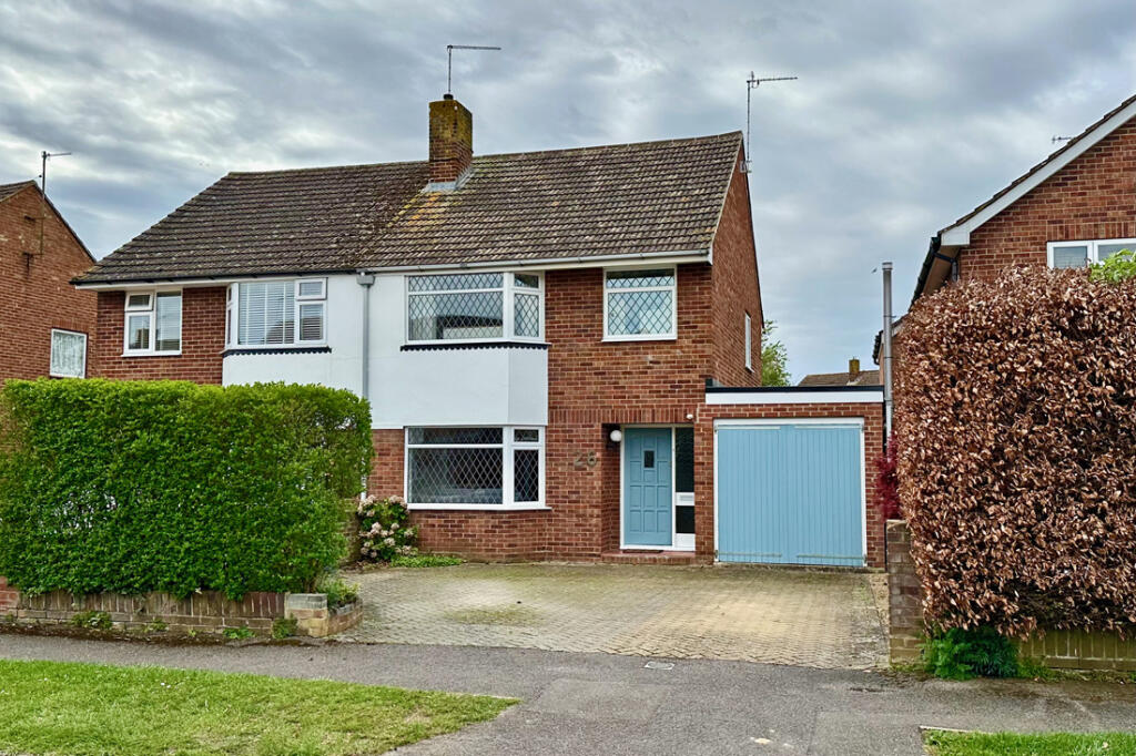 3 bedroom semidetached house for sale in Brookmead Drive, Wallingford