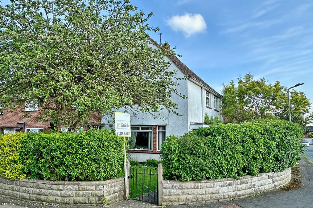 3 bedroom semidetached house for sale in Wilding Road, Wallingford, OX10