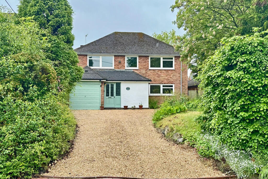 4 bedroom detached house for sale in Crowmarsh Hill, Crowmarsh Gifford