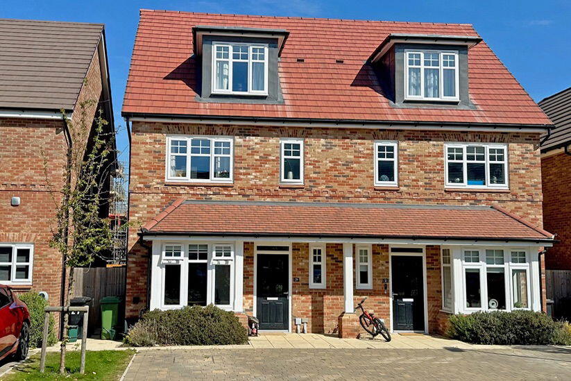 Main image of property: King Henry Avenue, Wallingford, OX10 0FN