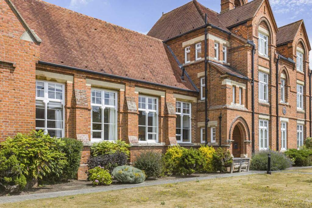 Main image of property: Walter Bigg Way, Wallingford, OX10 8FB