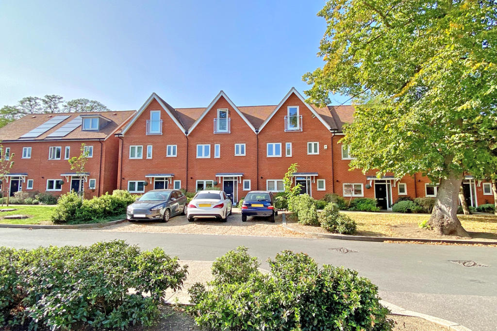 4 bedroom town house for sale in Newlands Way, Cholsey, OX10