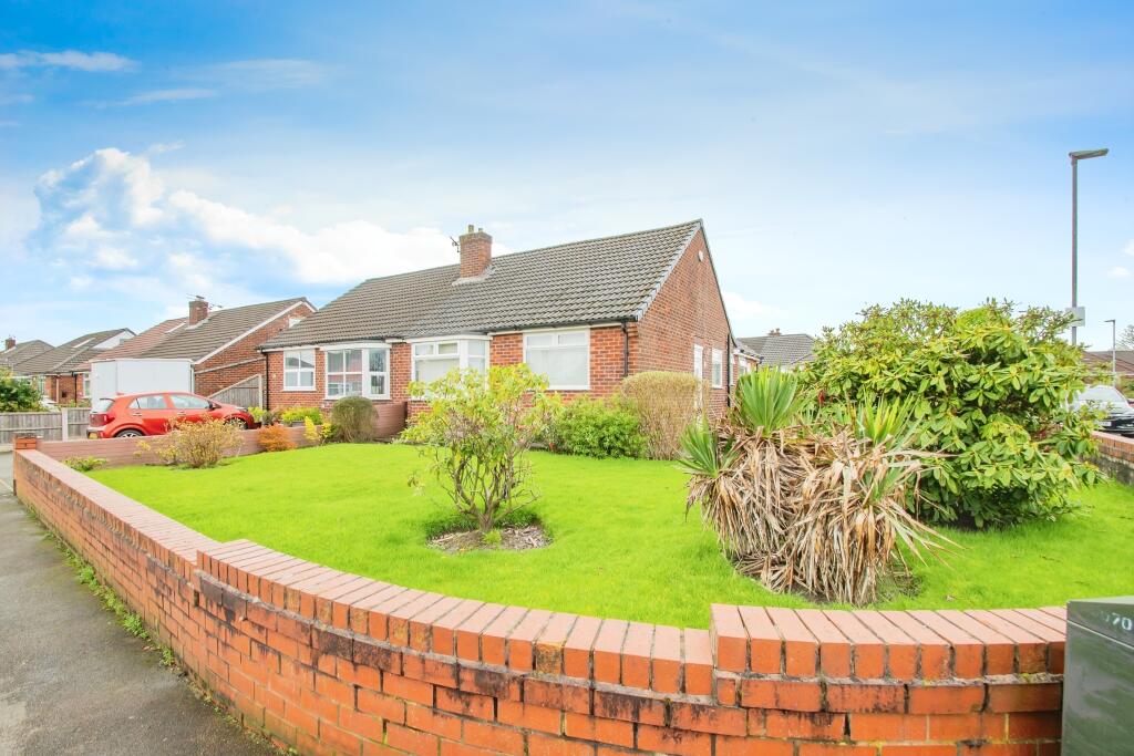 3 bedroom bungalow for sale in Heathfield Drive, Tyldesley, Manchester, Greater Manchester, M29