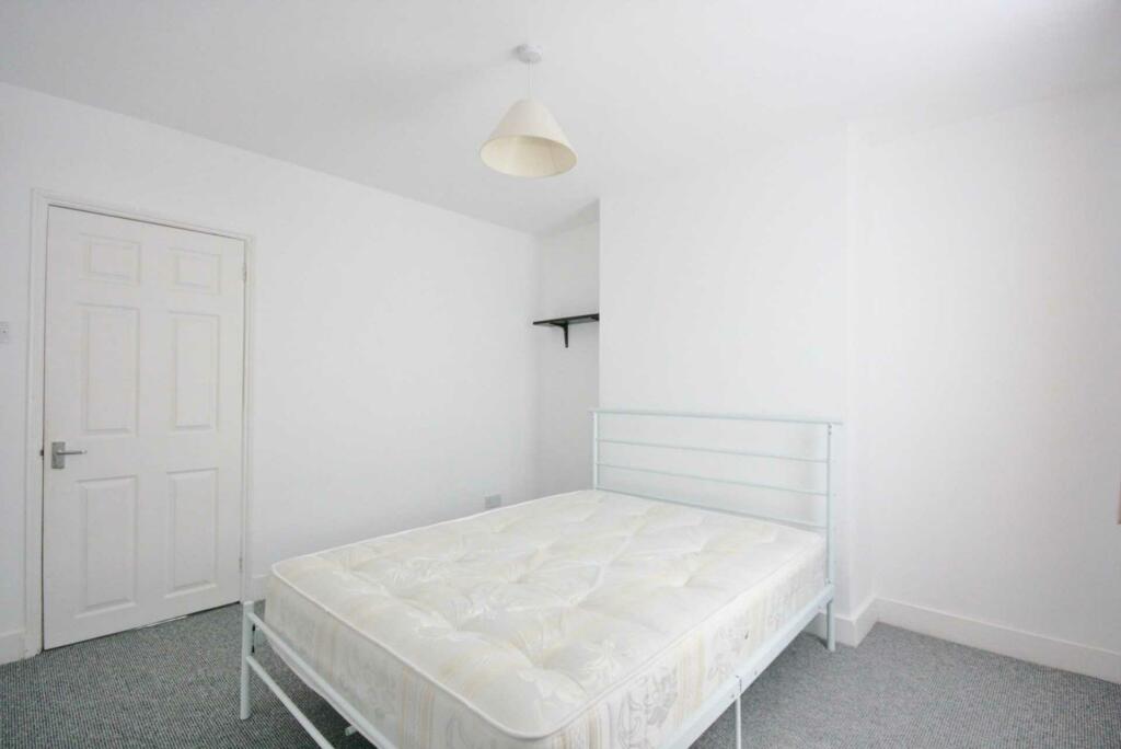 4 bedroom terraced house for rent in 3 Bedroom House- Oxford Road, Reading, RG30