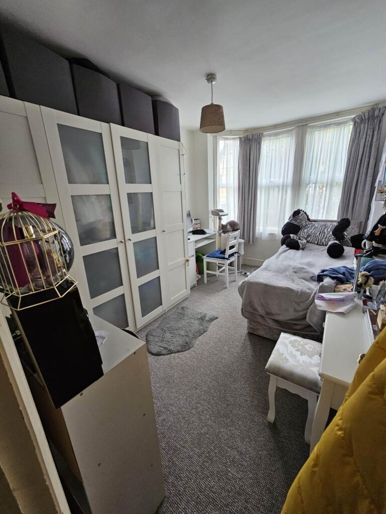 Main image of property: ONE BEDROOM GROUND FLAT WITH PRVATE GARDEN - BILLS INCLUDED