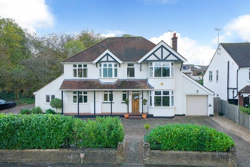6 bedroom detached house for sale in Harpenden Road, St. Albans, AL3