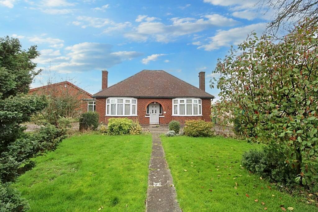 2 bedroom detached bungalow for sale in Blaby Road, Enderby, Leicester