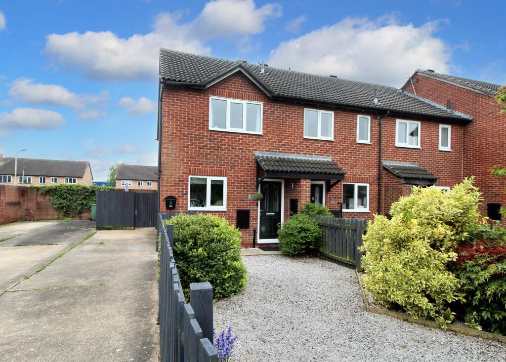 2 bedroom end of terrace house for sale in Drovers Way, Narborough