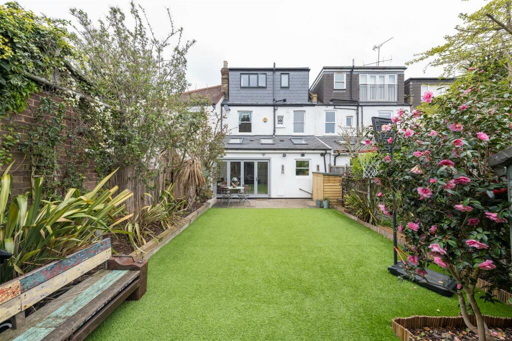 4 bedroom house for sale in Horn Lane, Woodford Green, IG8