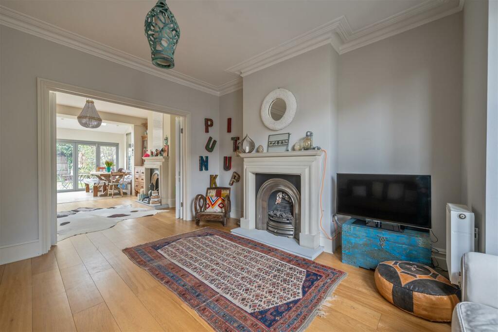 4 bedroom house for sale in Horn Lane, Woodford Green, IG8