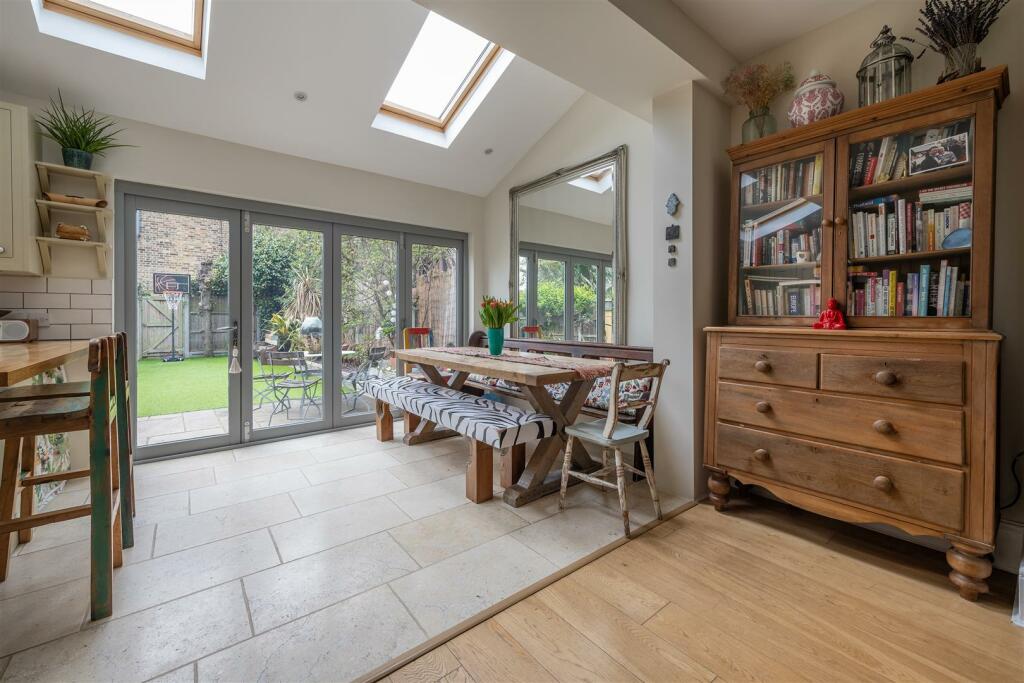 4 bedroom house for sale in Horn Lane, Woodford Green, IG8