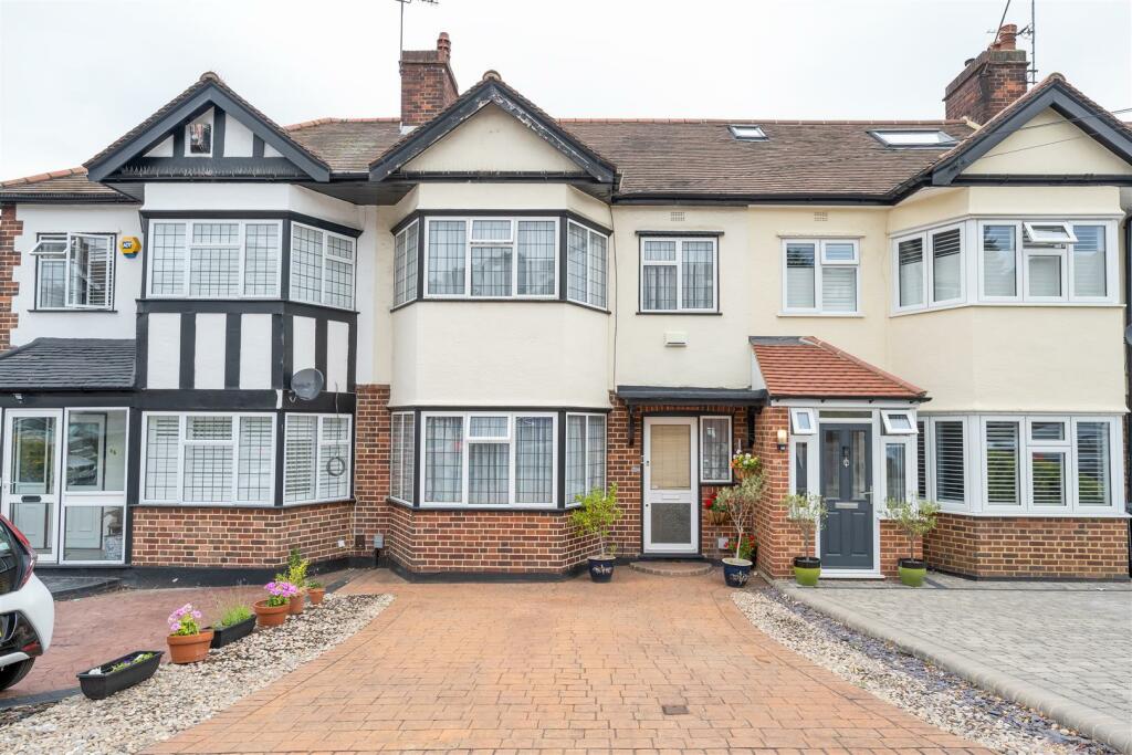 3 bedroom terraced house for sale in Westview Drive, Woodford Green, IG8
