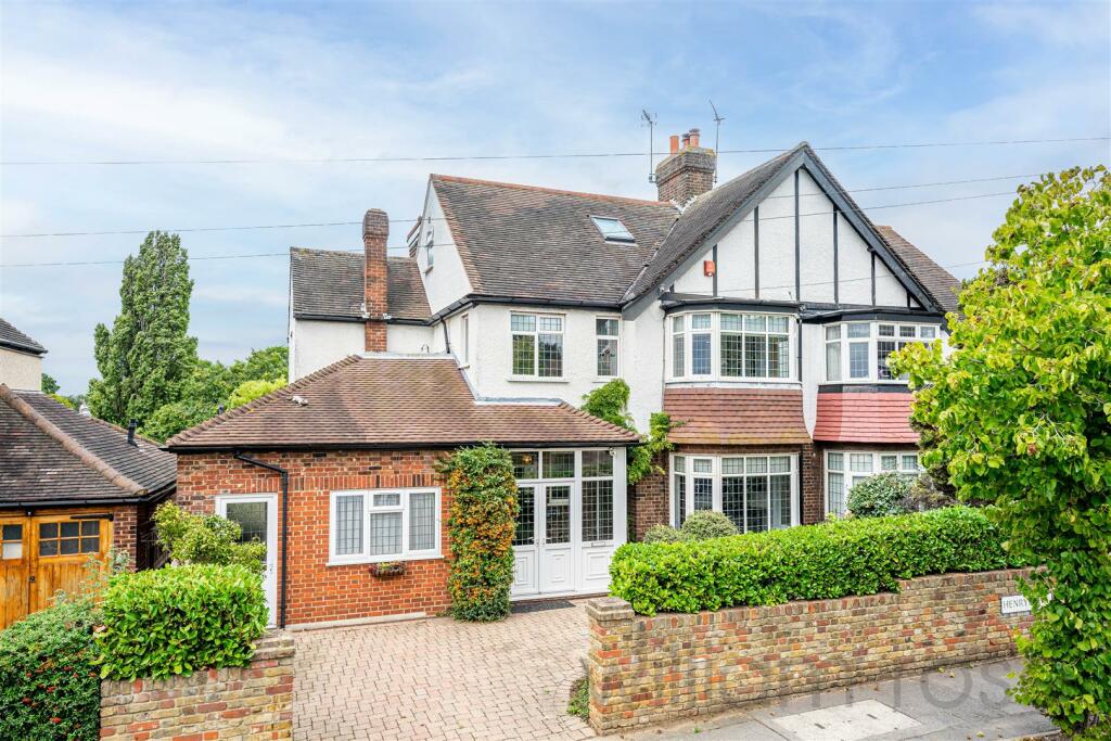 5 bedroom semidetached house for sale in Henrys Avenue, Highams Estate