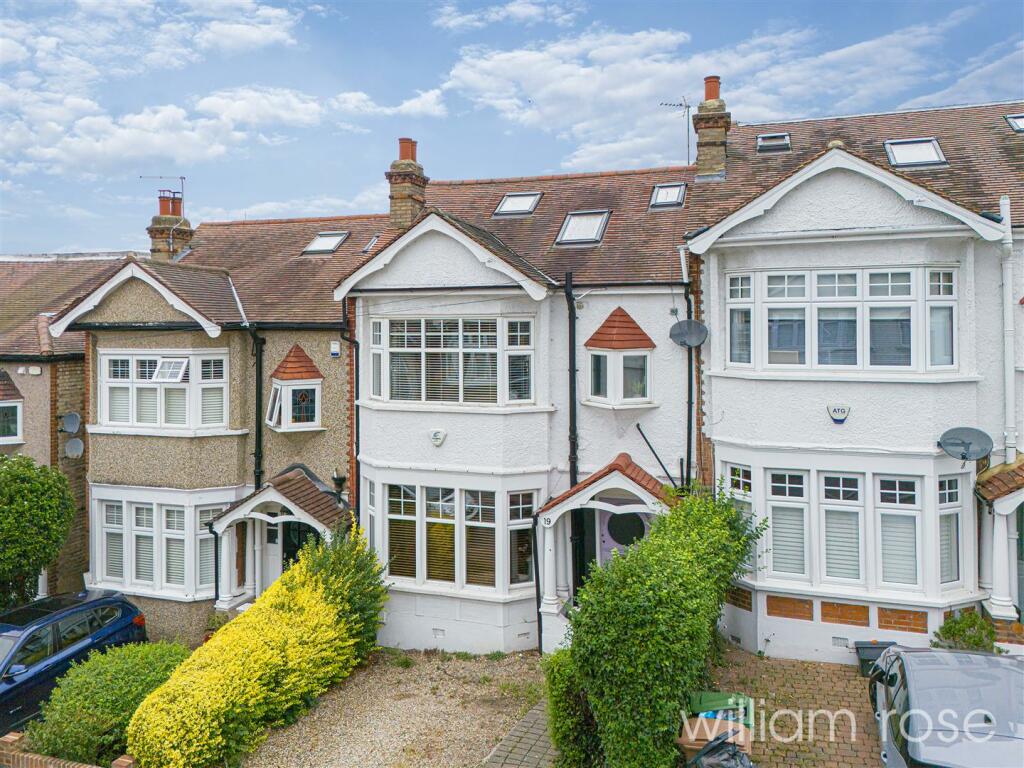 4 bedroom terraced house for sale in Pole Hill Road, Chingford, London, E4