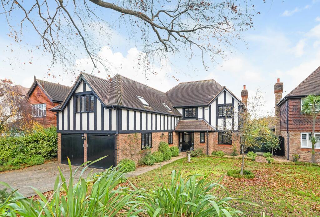 4 bedroom detached house for sale in Beckenham Road, West Wickham, BR4