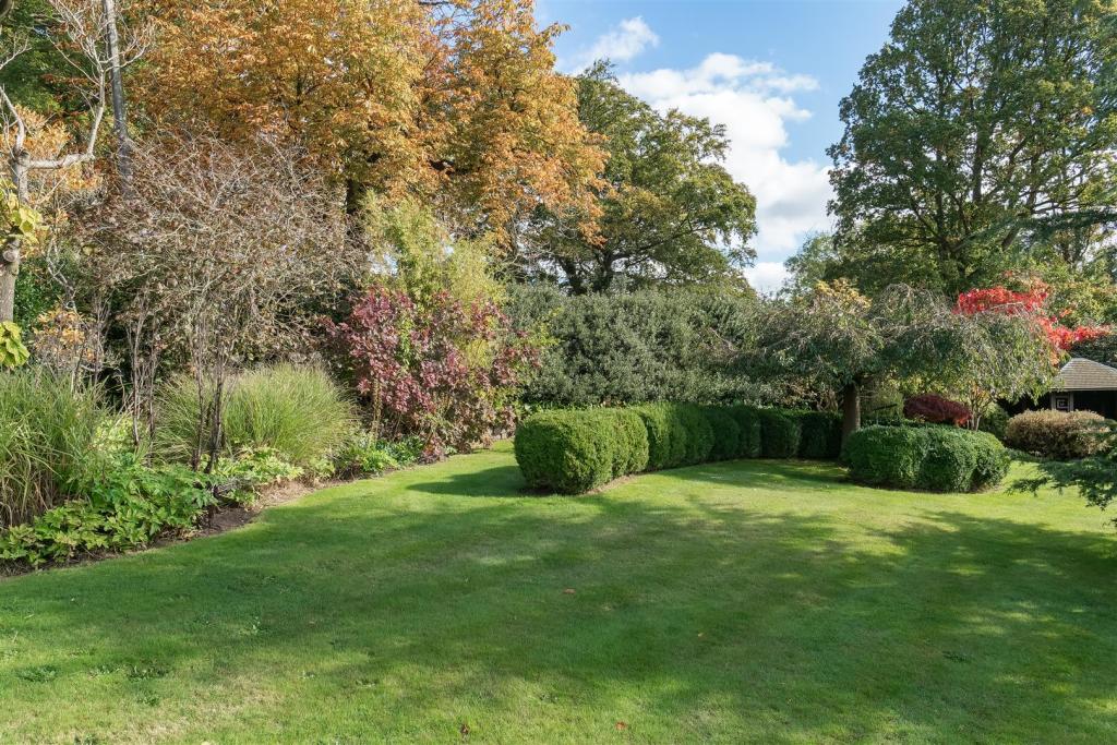 5 bedroom detached house for sale in Wilmslow Road, Mottram St. Andrew