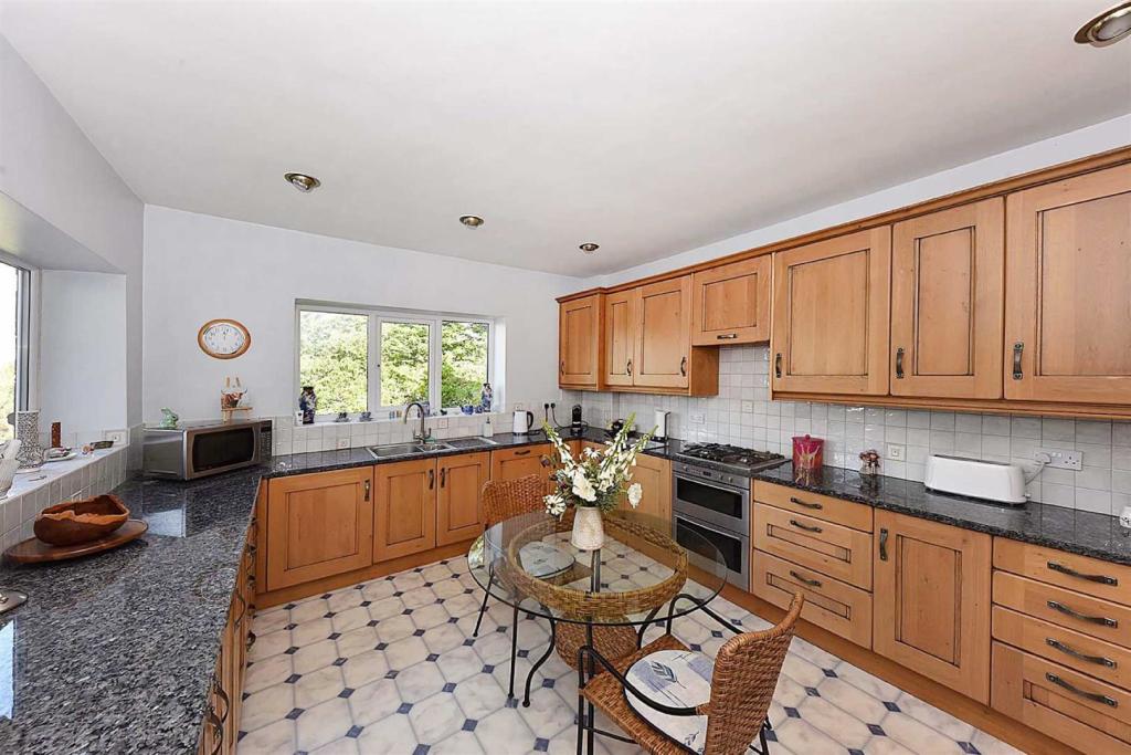 2 bedroom apartment for sale in Macclesfield Road, Alderley Edge, SK9