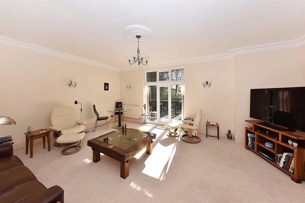 2 bedroom apartment for sale in Macclesfield Road, Alderley Edge, SK9
