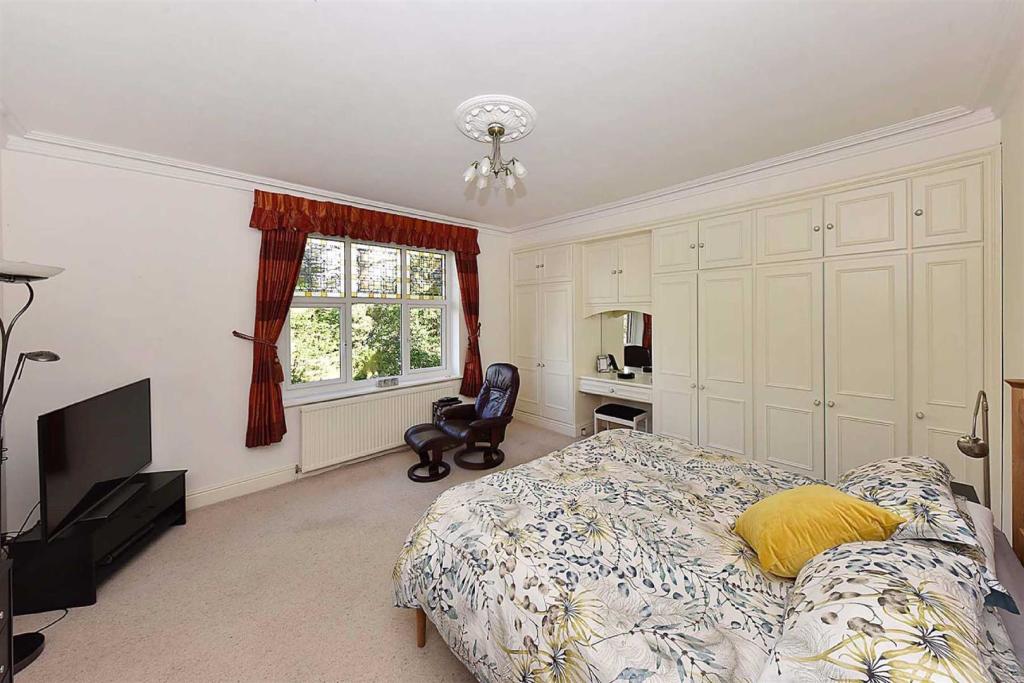 2 bedroom apartment for sale in Macclesfield Road, Alderley Edge, SK9