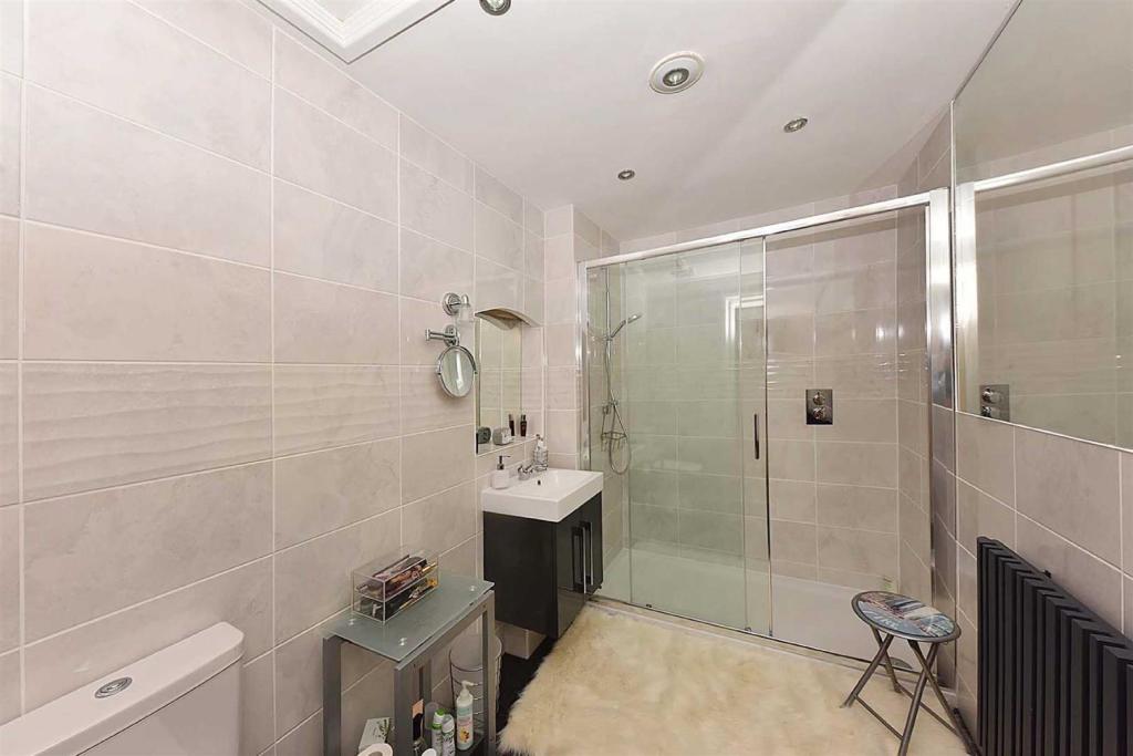 2 bedroom apartment for sale in Macclesfield Road, Alderley Edge, SK9