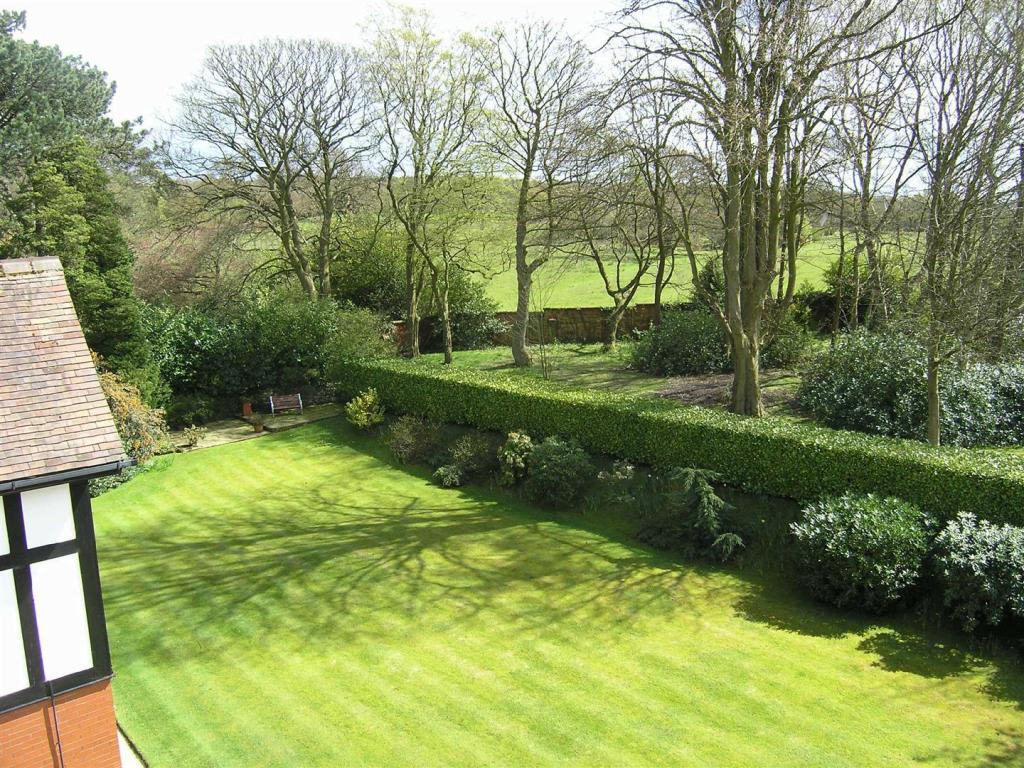 2 bedroom apartment for sale in Macclesfield Road, Alderley Edge, SK9