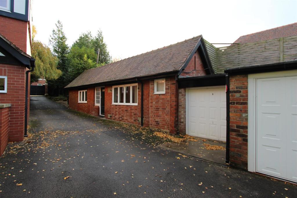 2 bedroom apartment for sale in Macclesfield Road, Alderley Edge, SK9