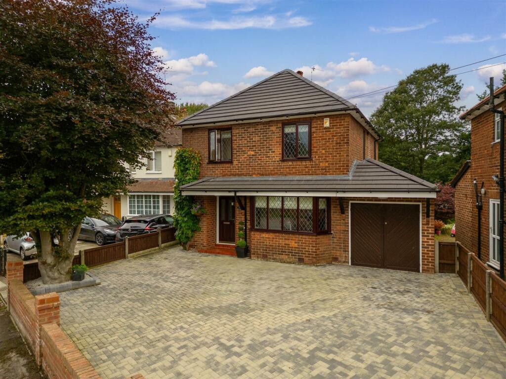 3 bedroom detached house for sale in The Circuit, Alderley Edge, SK9