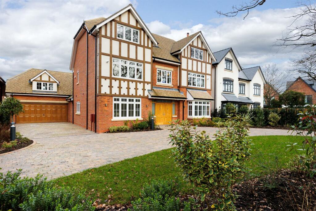 5 bedroom detached house for sale in Adlington Road, Wilmslow, SK9