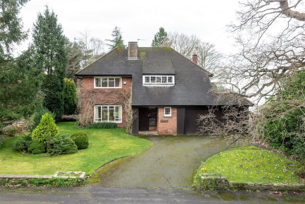 4 bedroom detached house for sale in Moss Lane, Alderley Edge, SK9