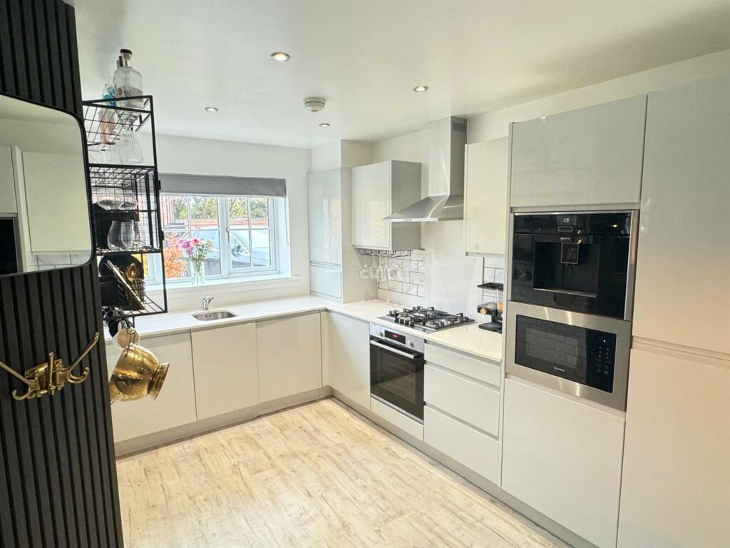 Additional property image - Holly Close, Holmes Chapel