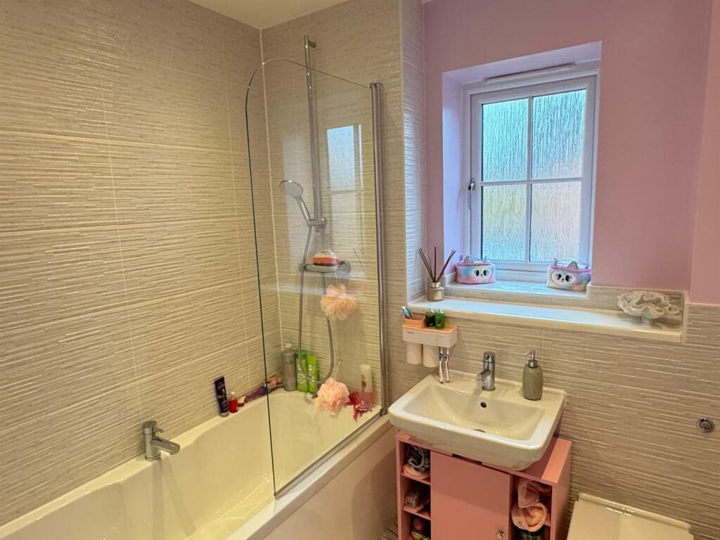 Additional property image - Holly Close, Holmes Chapel