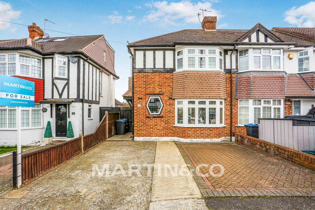 3 bedroom end of terrace house for sale in Aragon Road, Morden, SM4