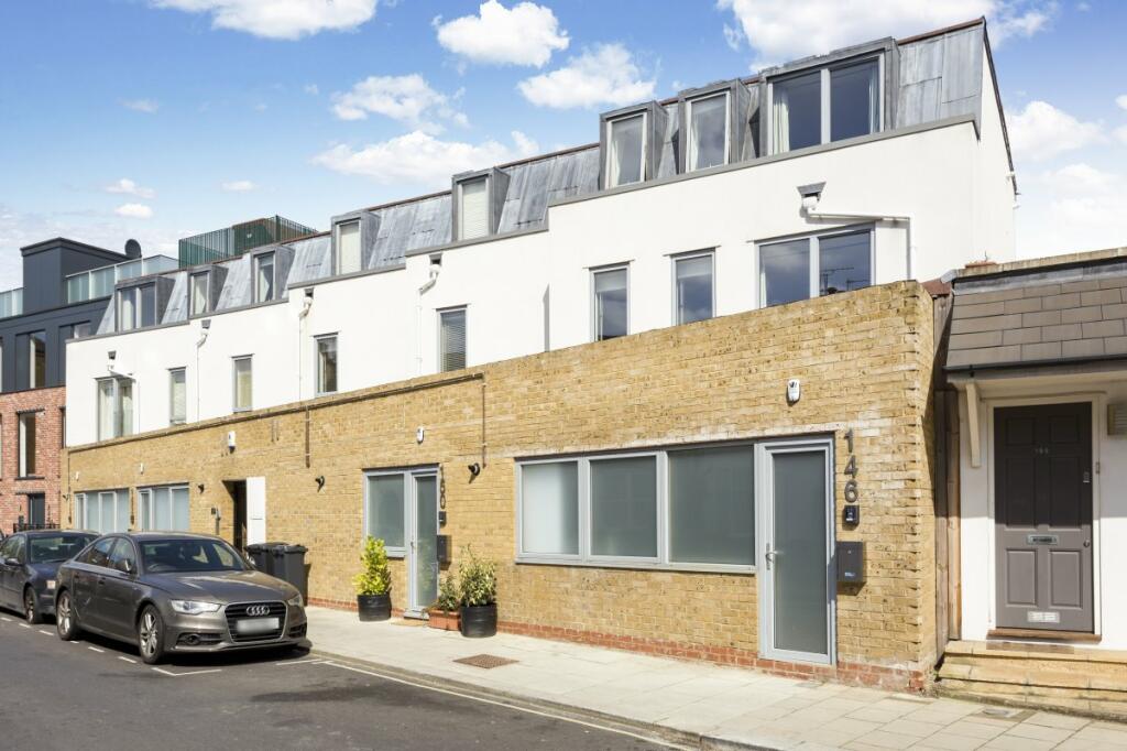 3 bedroom flat for rent in Edgeley Road, Sw4, SW4