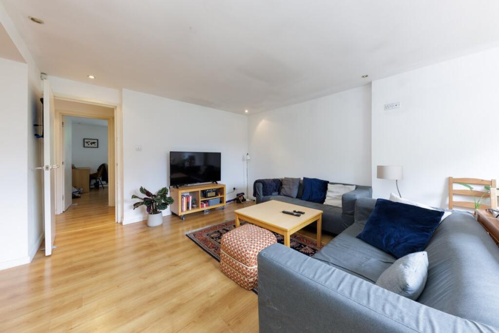 Main image of property: Stockwell Park Crescent, Sw9
