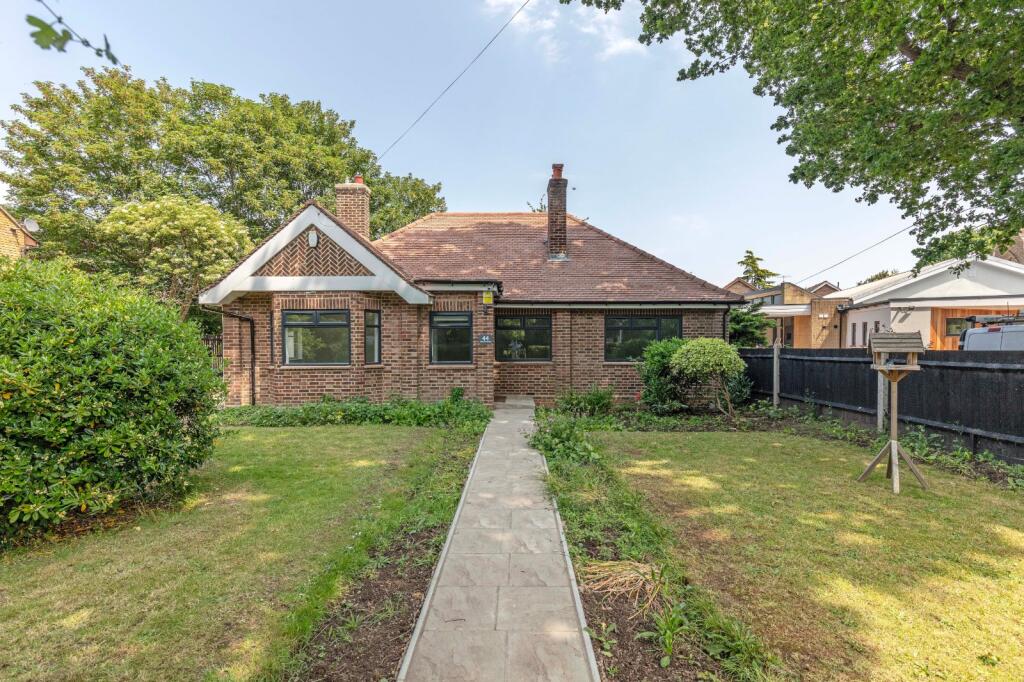Main image of property: The Avenue, Hampton, Middlesex, TW12