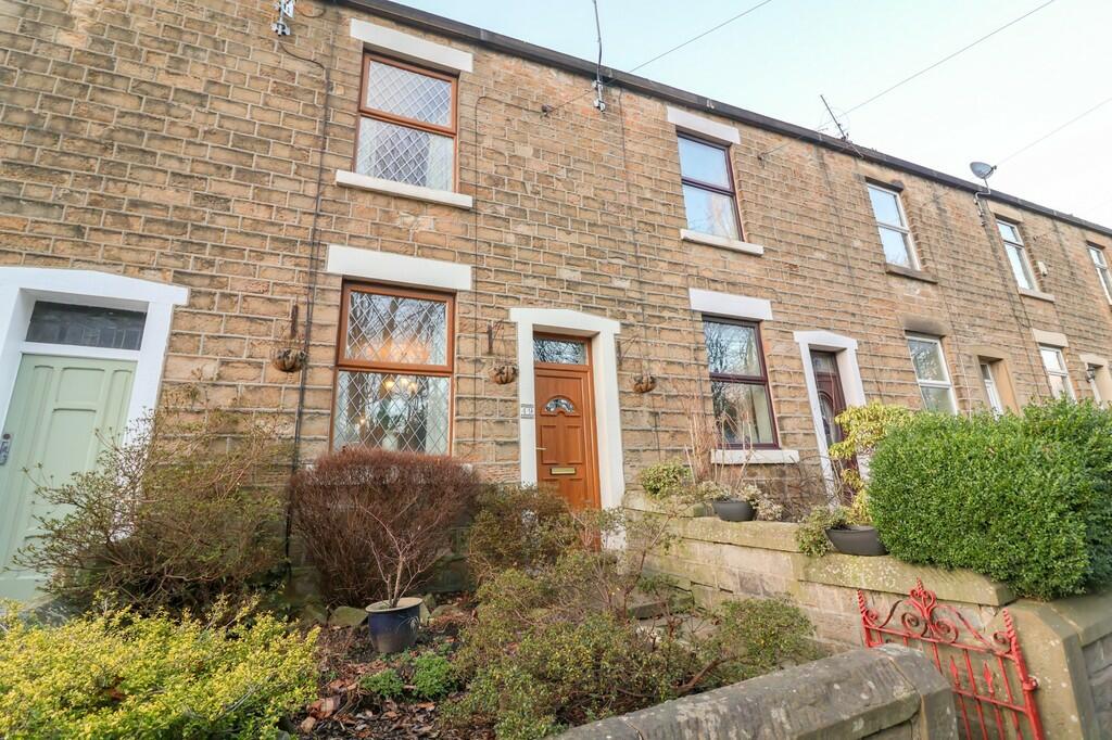 2 bedroom terraced house for sale in Shaw Lane, Hadfield, Glossop, SK13