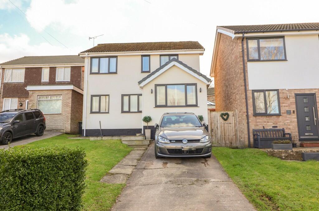 3 bedroom detached house for sale in Tarnside Fold, Simmondley, Glossop