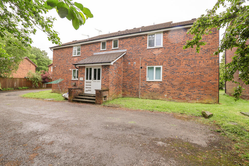 1 bedroom apartment for sale in Millersdale Court , Shirebrook, Glossop