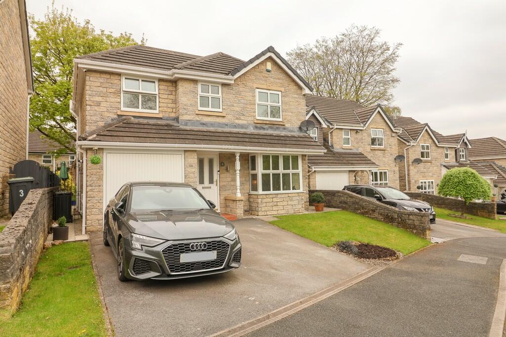 4 bedroom detached house for sale in Howards Meadow, Simmondley