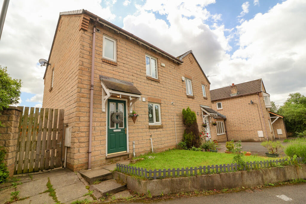 2 bedroom semidetached house for sale in Vale House Drive, Hadfield
