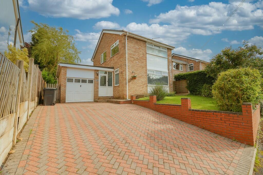 3 bedroom detached house for sale in Road, Simmondley, Glossop