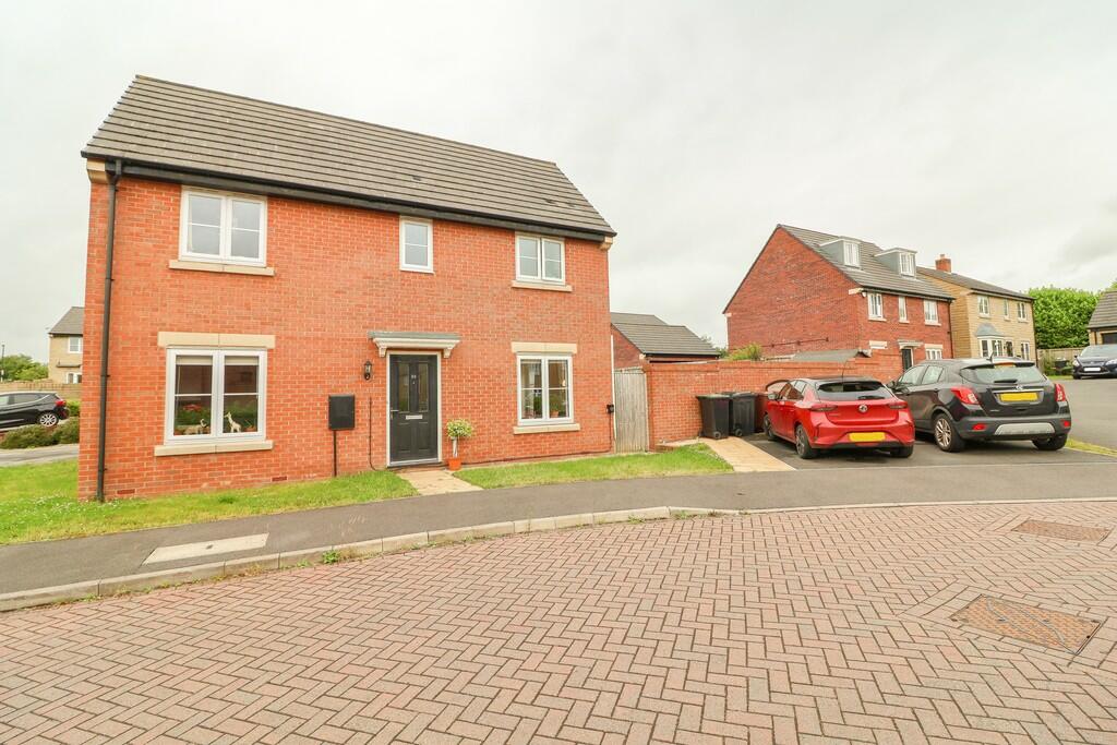 3 bedroom semidetached house for sale in Hawthorn Drive, Glossop, Derbyshire, SK13