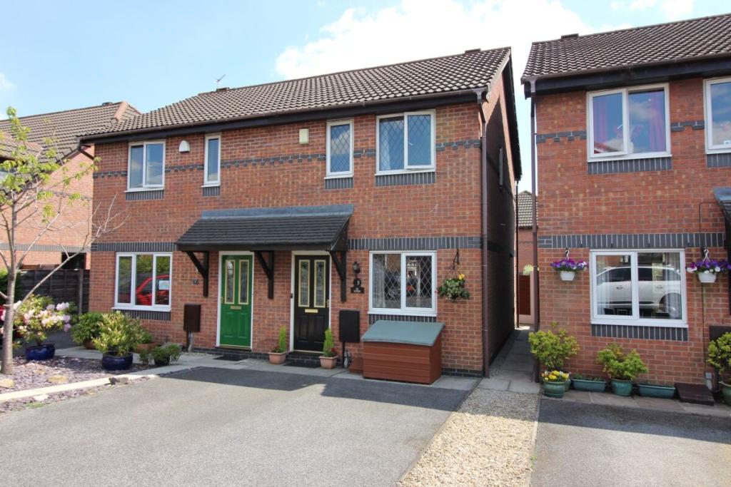 2 bedroom semidetached house for sale in Aviemore Close, Ramsbottom