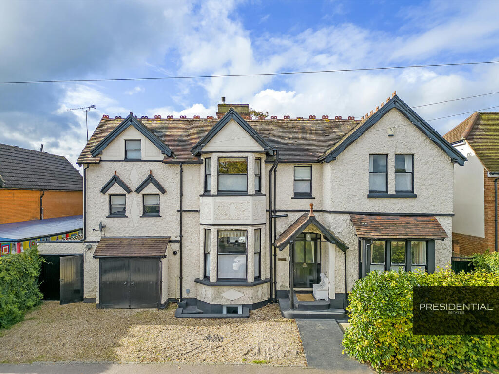 5 bedroom detached house for sale in Station Road, Loughton, IG10