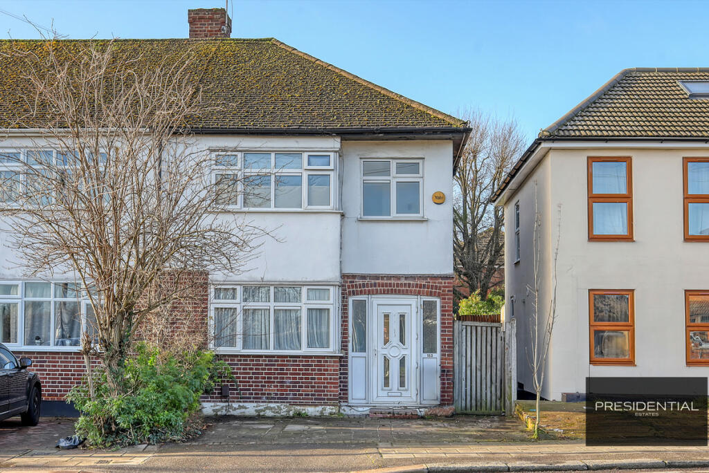 3 bedroom semidetached house for sale in Tomswood Hill, Ilford, IG6